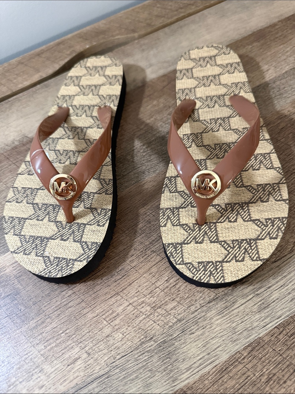 Michael Kors Tan Brown Logo Flip Flop Sandals, size 8, NWTs